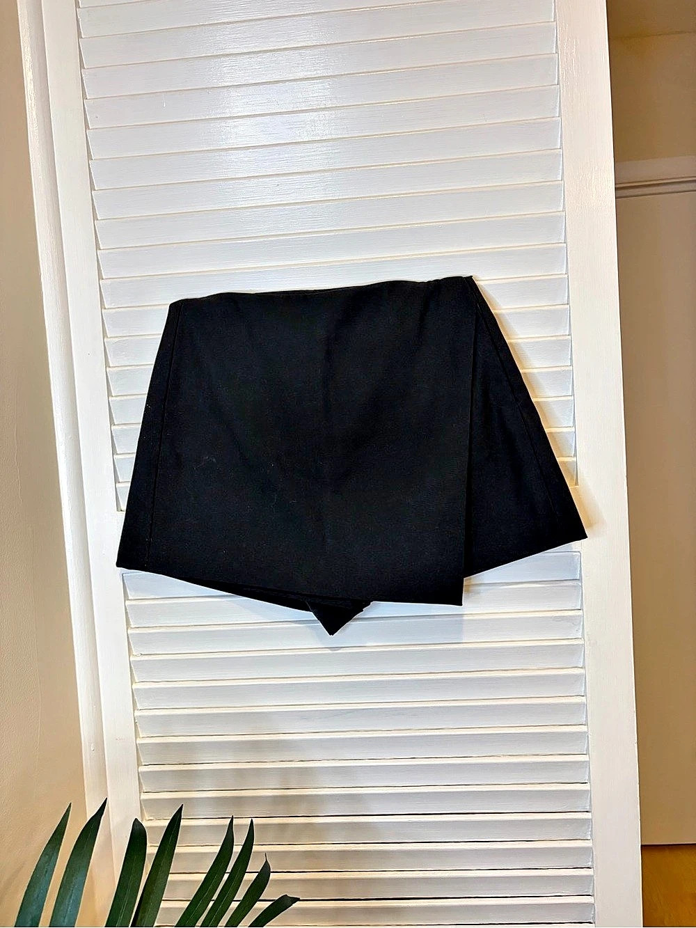Urban Revivo Black Wrap Skort Size 4 Modern Minimalistic Going Out Luxury